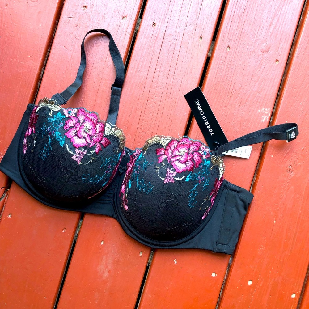 NWT Torrid Embroidered Bra